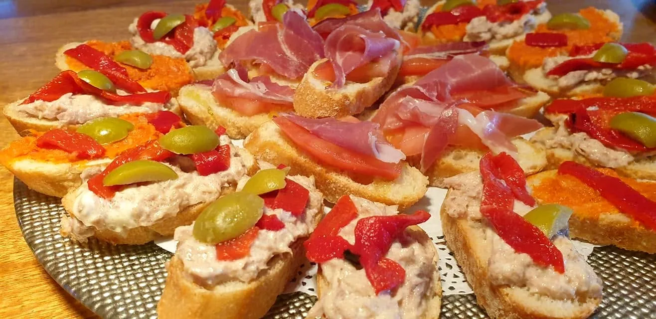 Pinchos y raciones en Planet Café Renedo