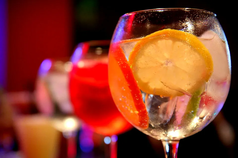 Gin-tonic premium en Planet Café Renedo